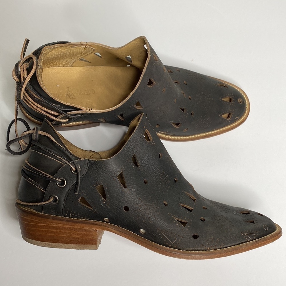 Musse & Cloud leather ankle booties women’s 10 ten embossed brown EUC